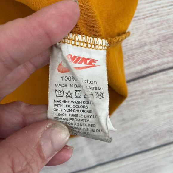 Nike Pluto Embroidered Short Sleeve T-Shirt Women's Size Small‎ Rust - Picture 7 of 10